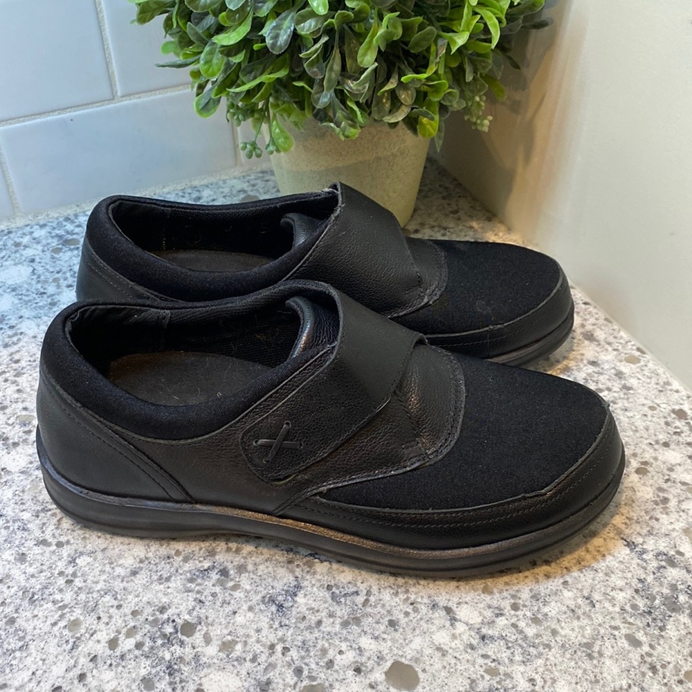 Apex womens black comfort shoes size 6.5